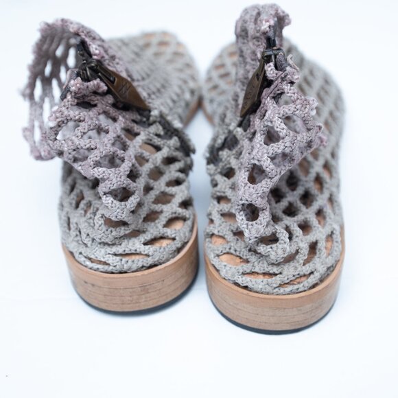 Verdura Geometric Netted Boots - Picture 4 of 8